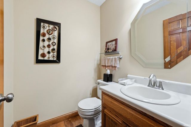 8384 N Roanoke Road, Roanoke, IN 46783