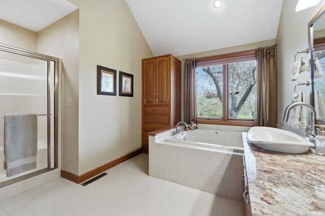 8384 N Roanoke Road, Roanoke, IN 46783