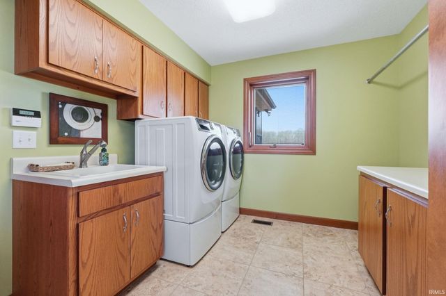 8384 N Roanoke Road, Roanoke, IN 46783