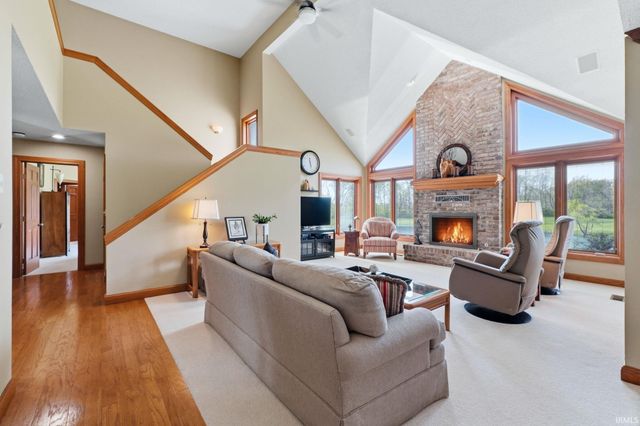 8384 N Roanoke Road, Roanoke, IN 46783