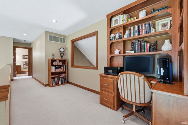 8384 N Roanoke Road, Roanoke, IN 46783
