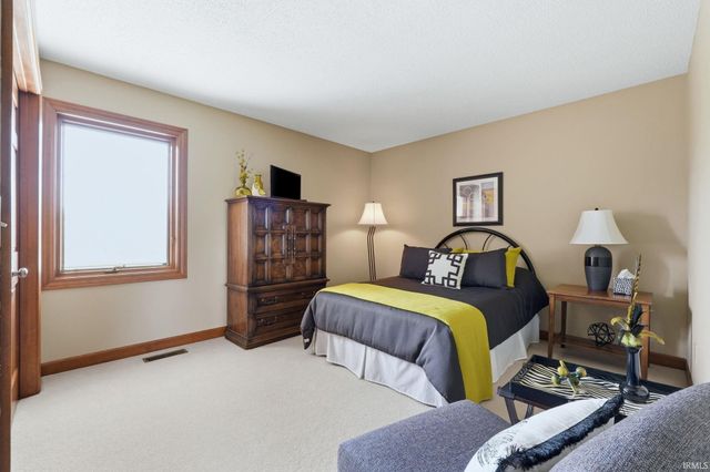 8384 N Roanoke Road, Roanoke, IN 46783