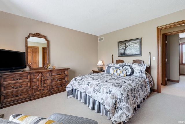 8384 N Roanoke Road, Roanoke, IN 46783