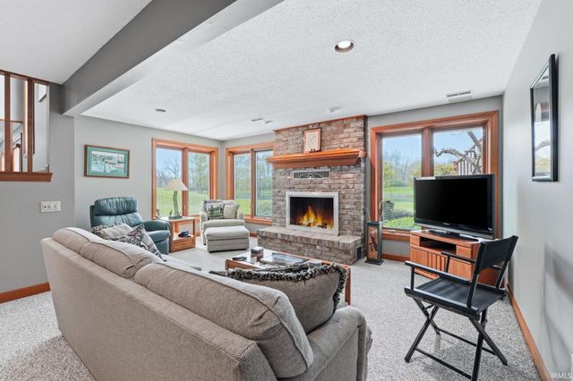8384 N Roanoke Road, Roanoke, IN 46783