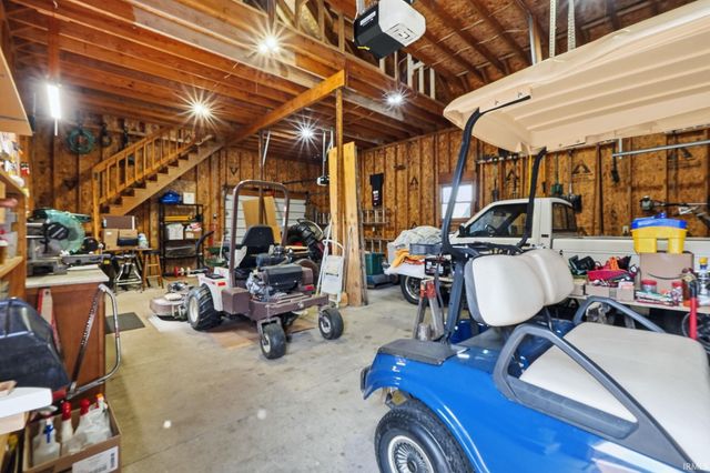 8384 N Roanoke Road, Roanoke, IN 46783