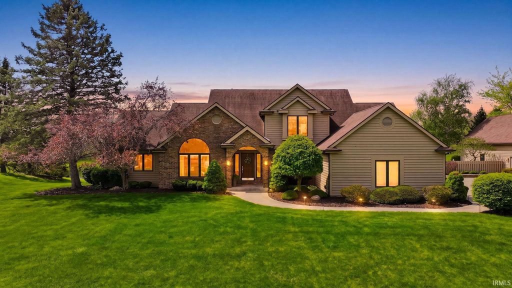 8384 N Roanoke Road, Roanoke, IN 46783