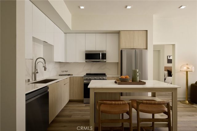 21010 Erwin Street 623, Woodland Hills, CA 91367