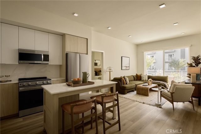 21010 Erwin Street 623, Woodland Hills, CA 91367