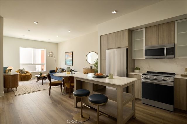21010 Erwin Street 623, Woodland Hills, CA 91367