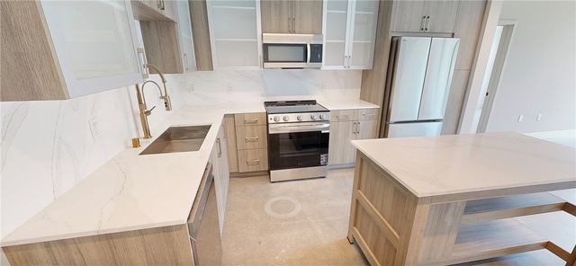 21010 Erwin Street 623, Woodland Hills, CA 91367
