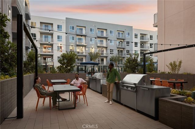 21010 Erwin Street 623, Woodland Hills, CA 91367