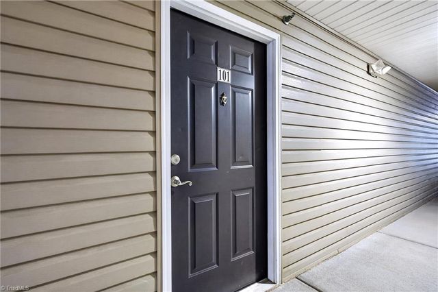 7108 W Friendly Avenue, Greensboro, NC 27410