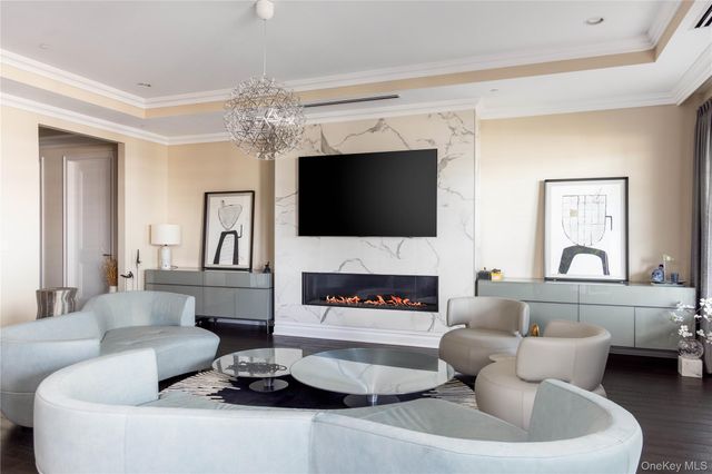 5000 Royal Court 5101, North Hills, NY 11040