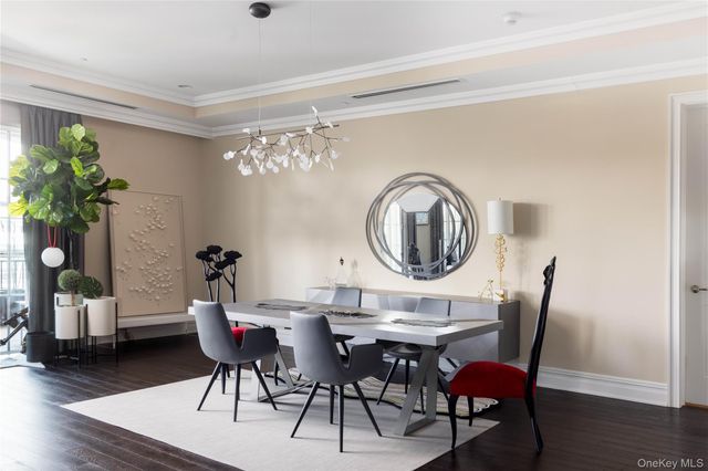 5000 Royal Court 5101, North Hills, NY 11040