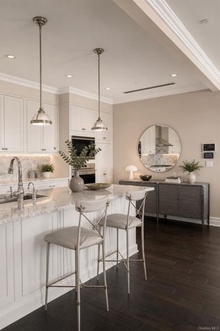 5000 Royal Court 5101, North Hills, NY 11040