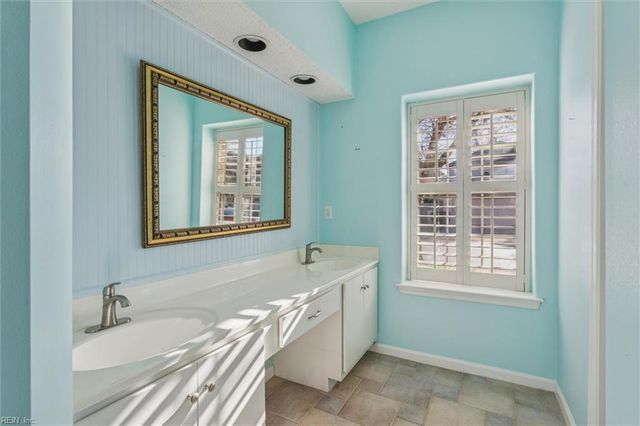 959 Nicklaus DR, Newport News, VA 23602