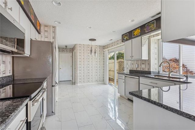 959 Nicklaus DR, Newport News, VA 23602