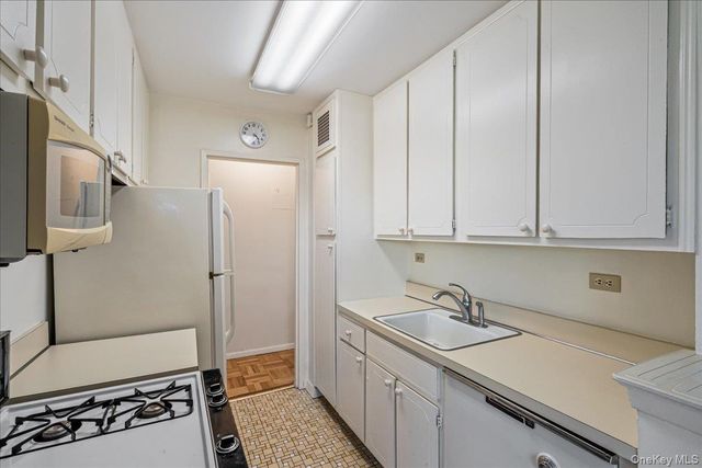 17-85 215th Street 3E, Bayside, NY 11360