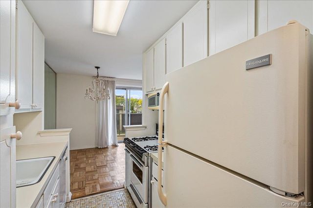 17-85 215th Street 3E, Bayside, NY 11360