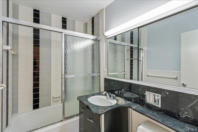 17-85 215th Street 3E, Bayside, NY 11360