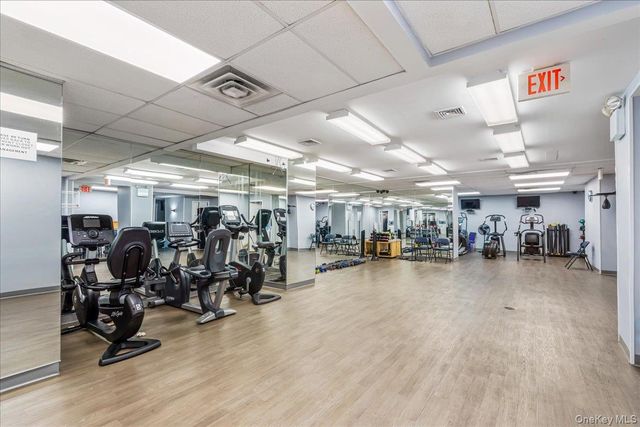 17-85 215th Street 3E, Bayside, NY 11360