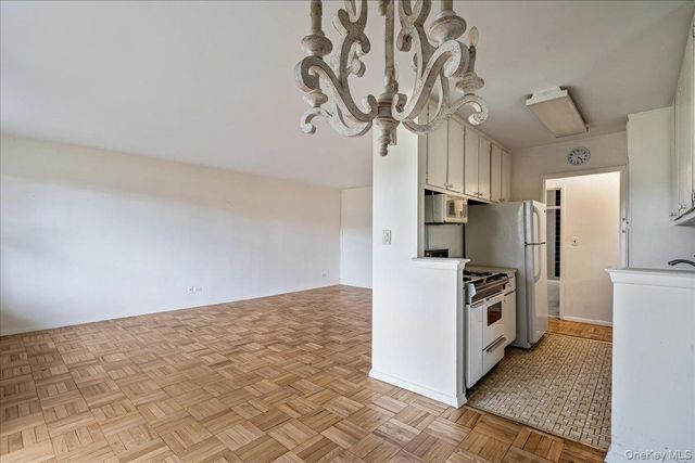 17-85 215th Street 3E, Bayside, NY 11360