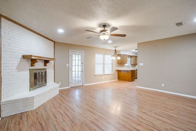 620 Donna Court, Burleson, TX 76028