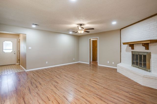 620 Donna Court, Burleson, TX 76028