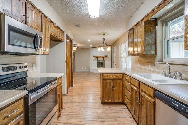 620 Donna Court, Burleson, TX 76028