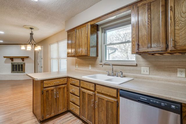 620 Donna Court, Burleson, TX 76028