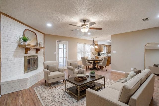 620 Donna Court, Burleson, TX 76028