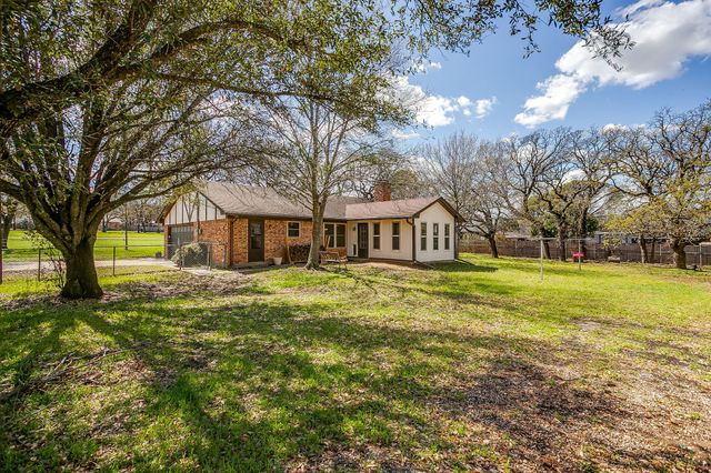 620 Donna Court, Burleson, TX 76028