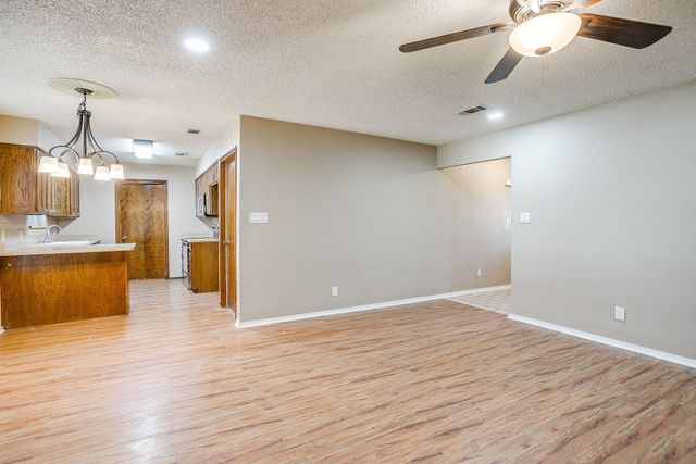 620 Donna Court, Burleson, TX 76028