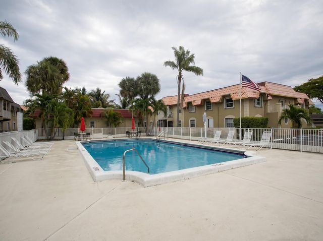 495 SE 8th Street 140, Deerfield Beach, FL 33441