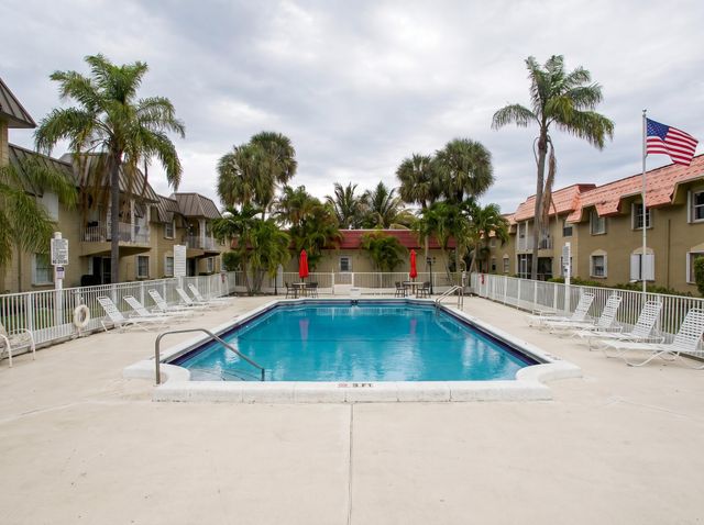 495 SE 8th Street 140, Deerfield Beach, FL 33441