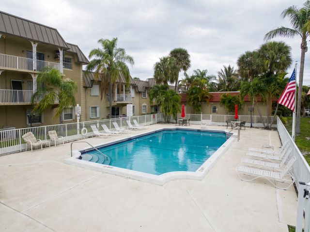 495 SE 8th Street 140, Deerfield Beach, FL 33441