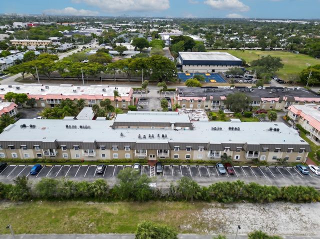 495 SE 8th Street 140, Deerfield Beach, FL 33441