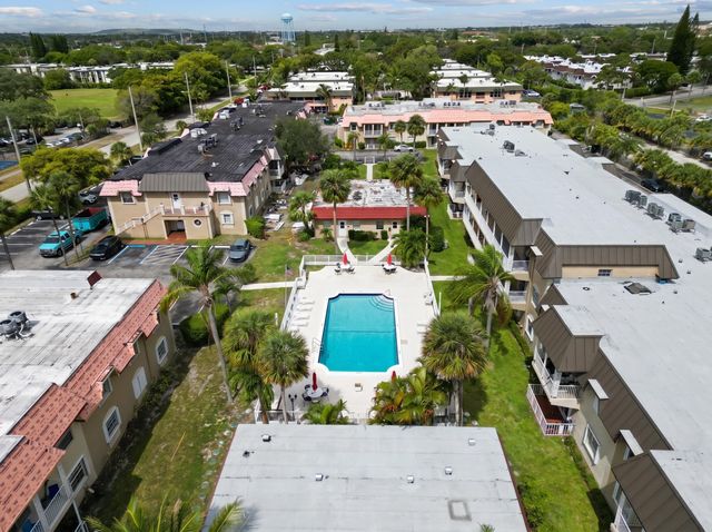 495 SE 8th Street 140, Deerfield Beach, FL 33441