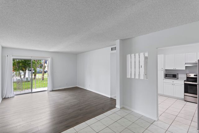 495 SE 8th Street 140, Deerfield Beach, FL 33441