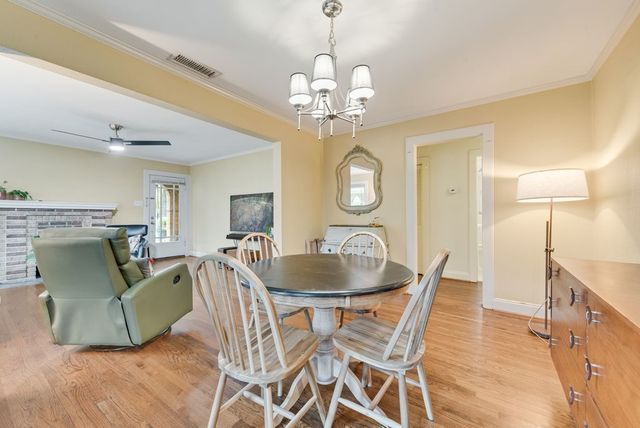 2502 BURLINGTON Boulevard, Dallas, TX 75211