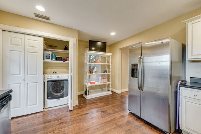 2502 BURLINGTON Boulevard, Dallas, TX 75211