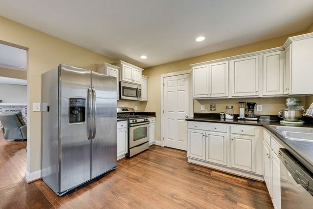 2502 BURLINGTON Boulevard, Dallas, TX 75211
