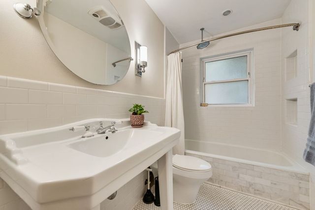 2502 BURLINGTON Boulevard, Dallas, TX 75211
