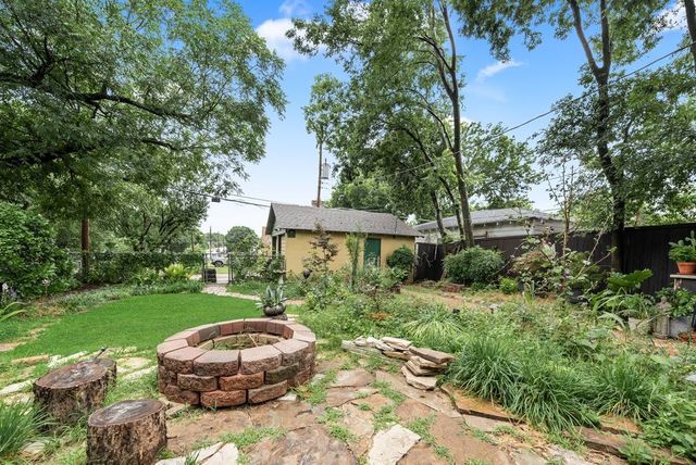 2502 BURLINGTON Boulevard, Dallas, TX 75211