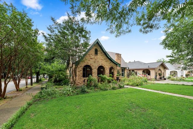 2502 BURLINGTON Boulevard, Dallas, TX 75211