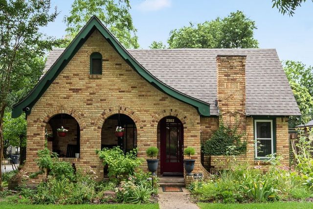 2502 BURLINGTON Boulevard, Dallas, TX 75211