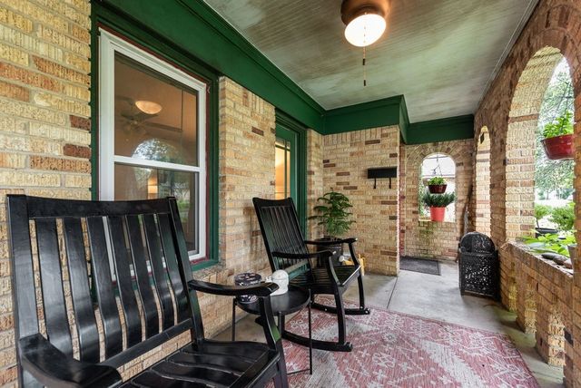 2502 BURLINGTON Boulevard, Dallas, TX 75211