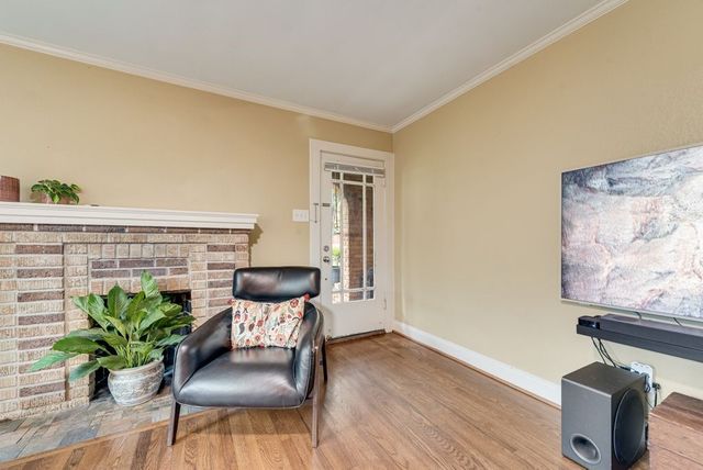 2502 BURLINGTON Boulevard, Dallas, TX 75211