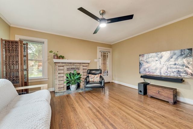 2502 BURLINGTON Boulevard, Dallas, TX 75211