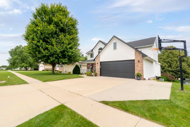 325 Alvarado Avenue, Cedar Falls, IA 50613